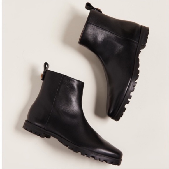 Stuart Weitzman Riley Ankle Zip Up Bootie with Lug Sole Black Size 8. Like New! - Picture 1 of 16